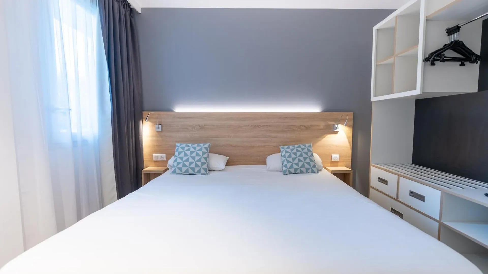 Kyriad Residence Cabries - Plan De Campagne Hotel apartamentowy