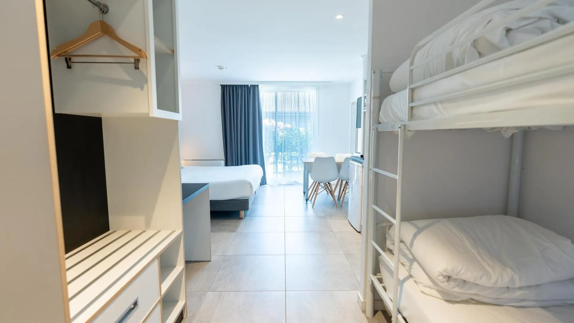 Hotel apartamentowy Kyriad Residence Cabries - Plan De Campagne